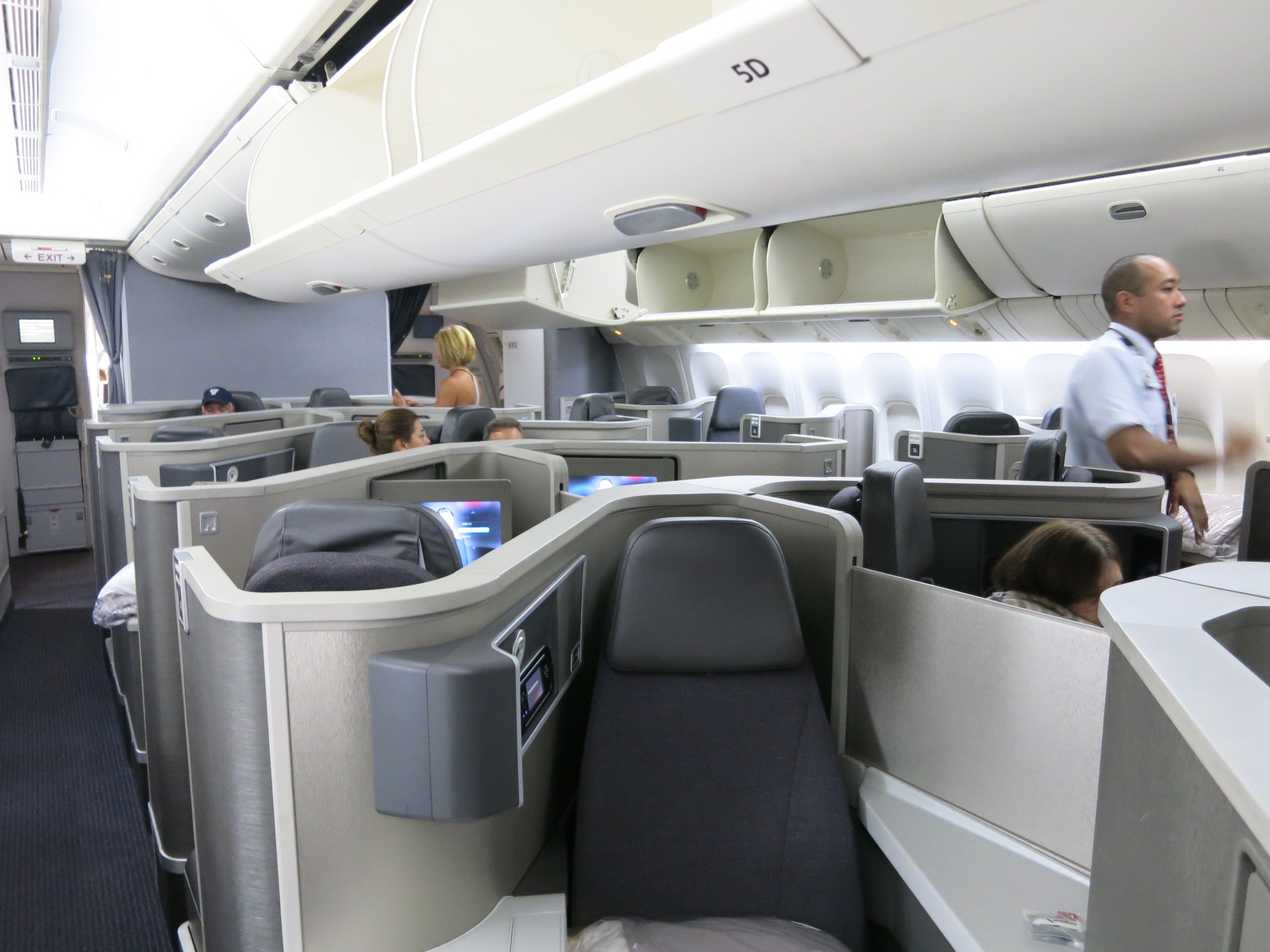 American airlines 772 plane first-class